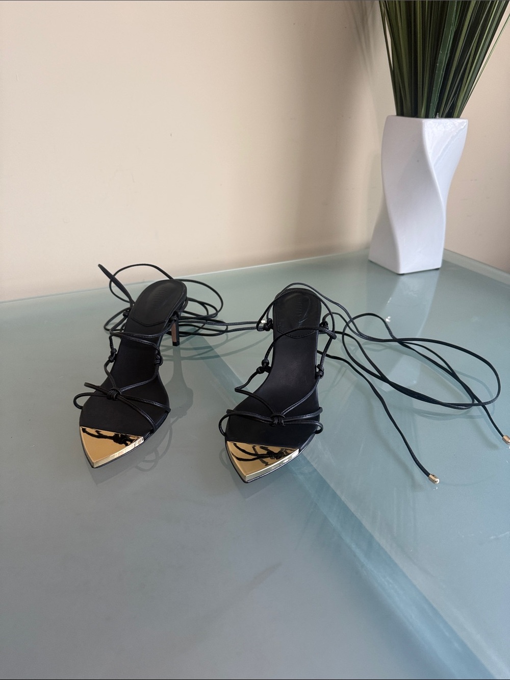 Schultz Black Leather Lace-Up Pointed Toe Sandals w/ Gold Cap Size 6.5 Designer - Picture 2 of 10
